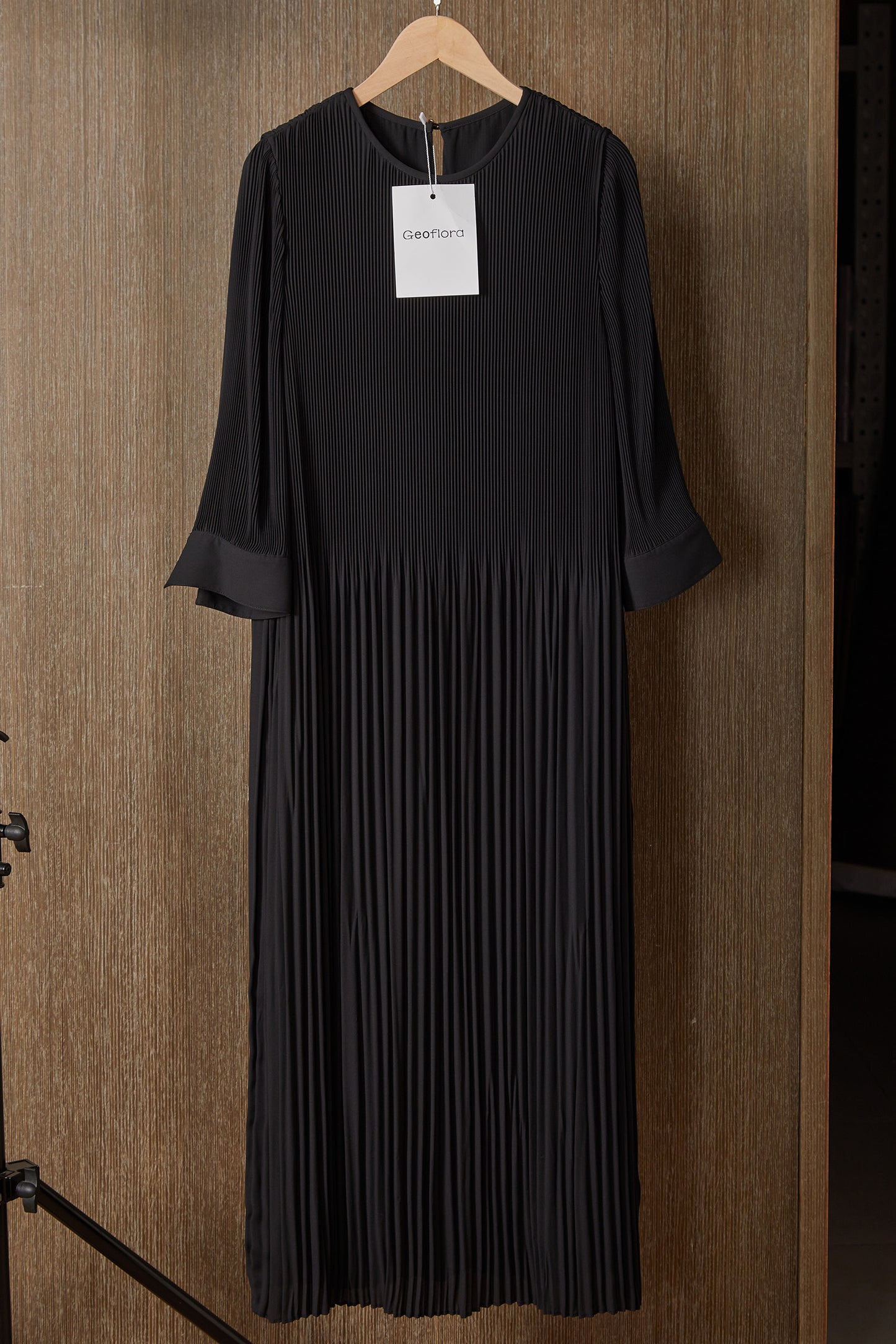 Geoflora Black Round Neck 3/4 Sleeve Pleated Maxi Dress