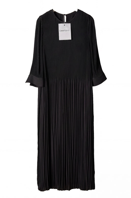 Geoflora Black Round Neck 3/4 Sleeve Pleated Maxi Dress
